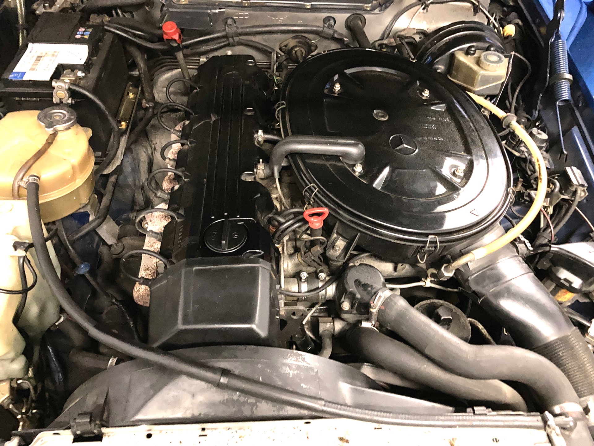 Le 6 cylindres de la 300E