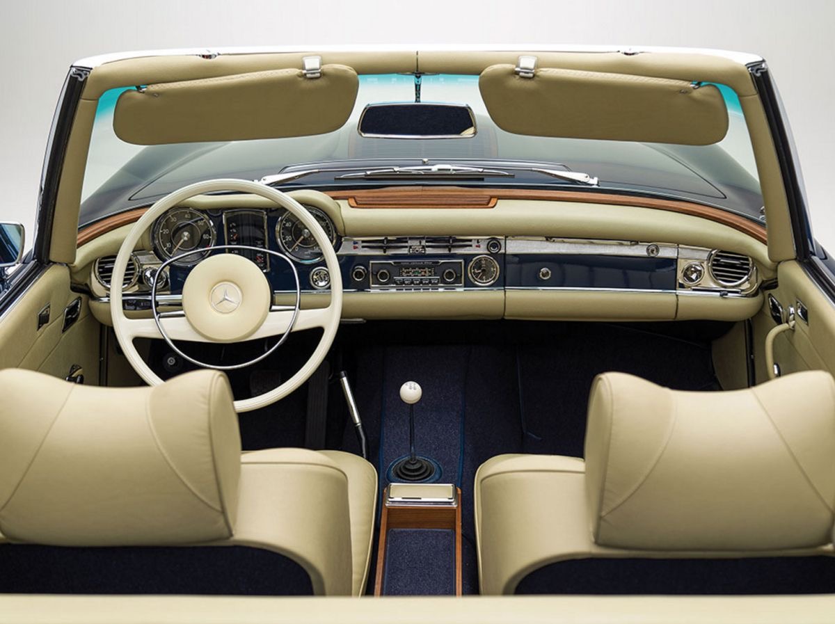 Cuir, moquettes épaisses et boiserie, le tout avec une qualité d’assemblages inouïe