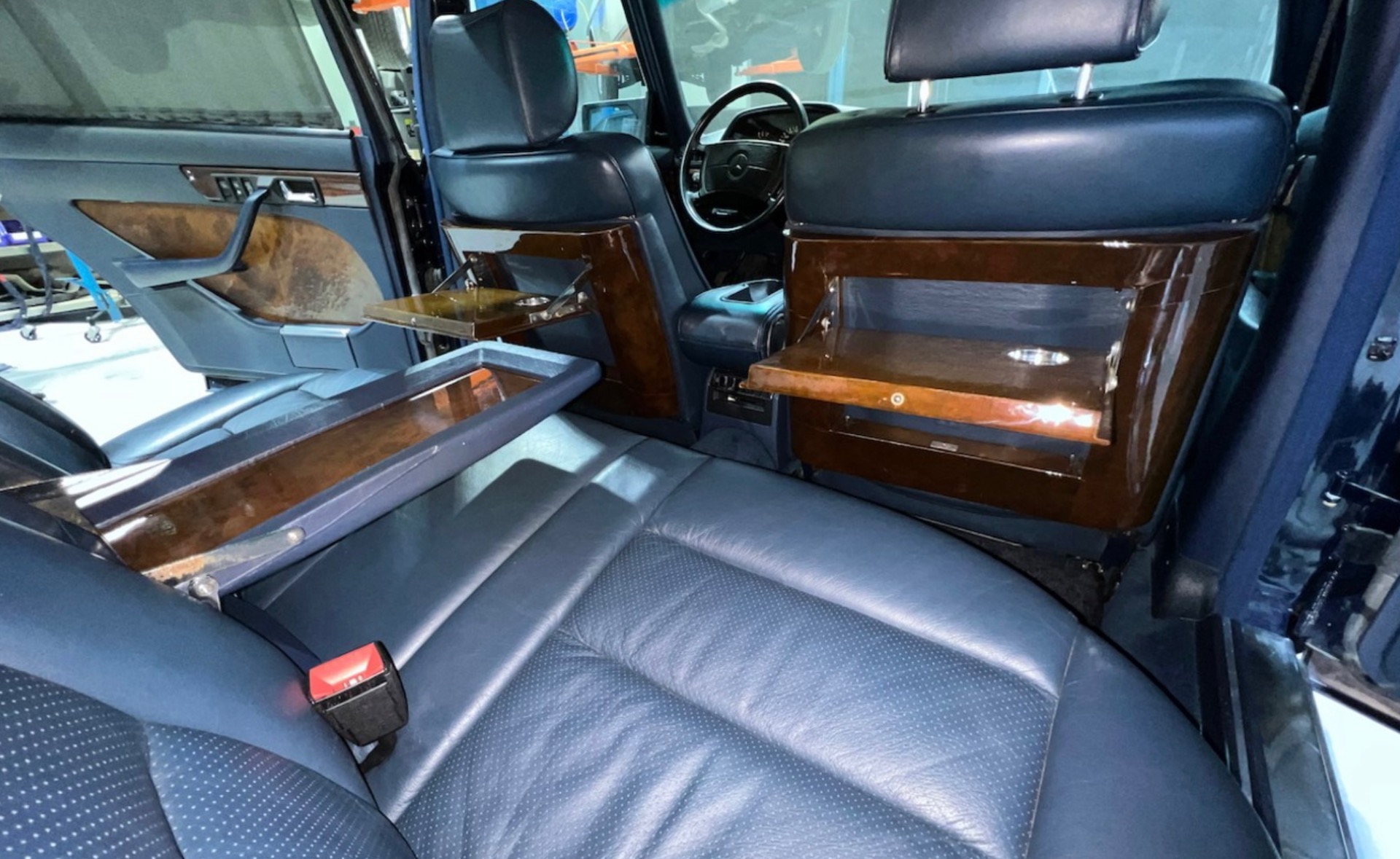 Boiseries et cuir épais