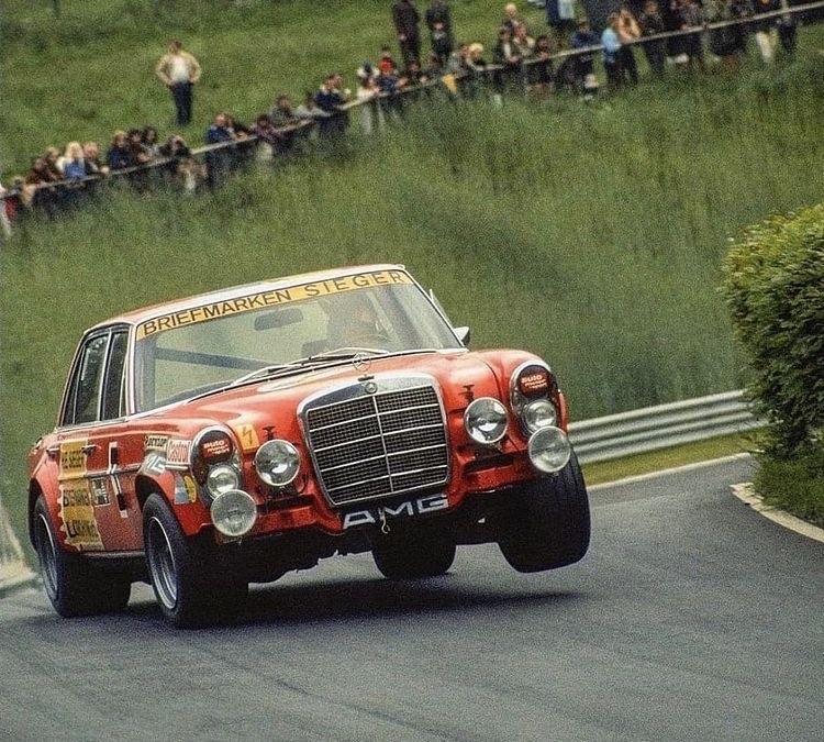 La 300 SEL 6.3 en action : Chaud devant !!
