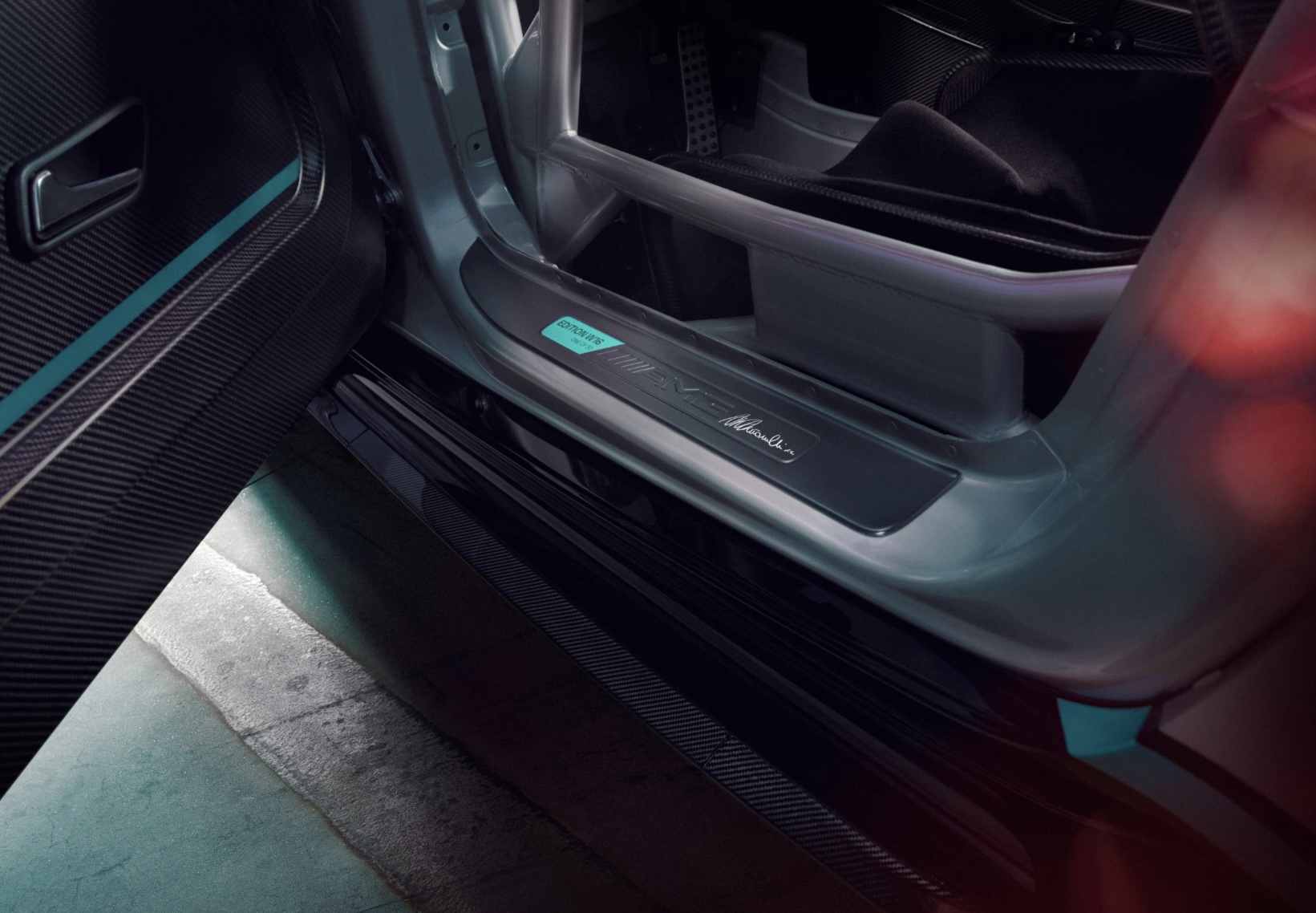 Les seuils de portières sont signés du célèbre pilote de F1 Antonelli