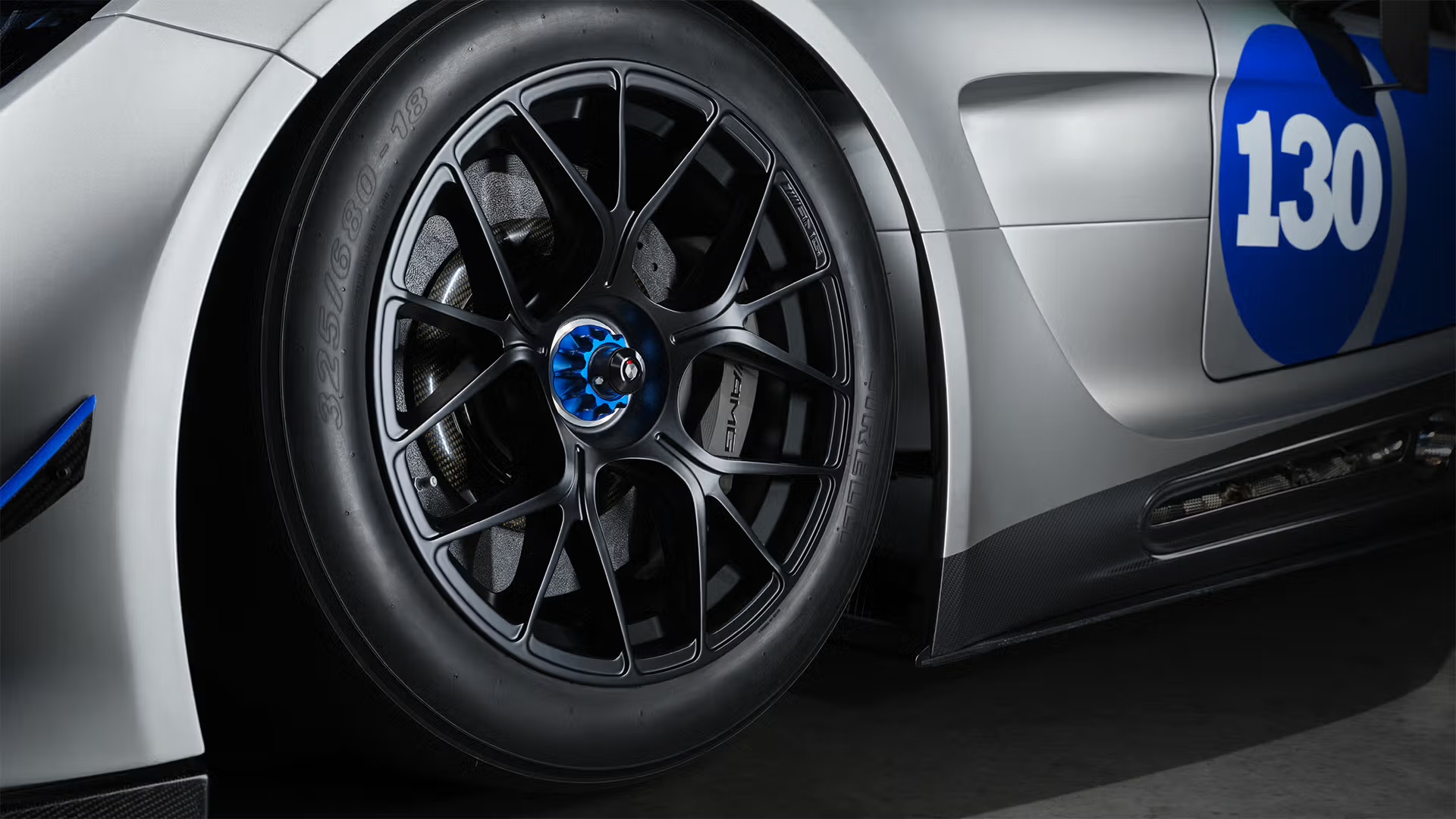 Une magnifique liaison au sol avec écrou central 