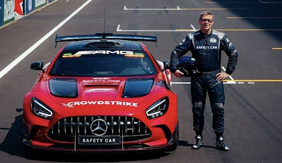 Un pilote de renommée mondiale aux commandes