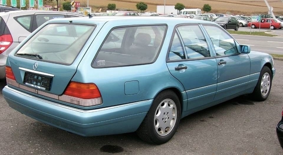 Une W140 en version break. Le rajout est quelque peu maladroit 