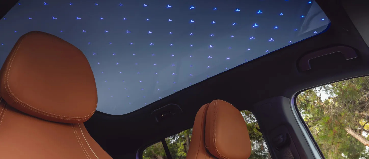 Le fabuleux toit opacifiant « Sky contrôle » qui peut - En option - arborer les étoiles Mercedes