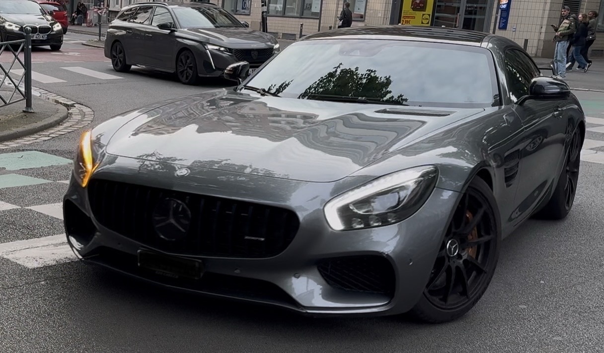 Splendide modèle croisé une fois de plus par … Hugo