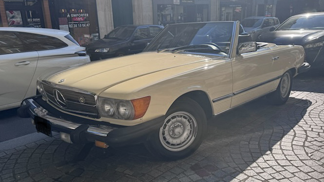 Belle SL d’origine américaine croisée à Rouen