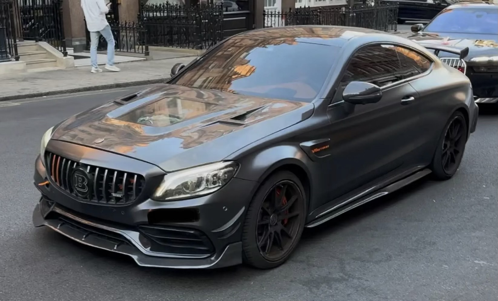 Toujours à Londres : Mercedes C63S coupé Brabus 650 ! … dénichée par Hugo