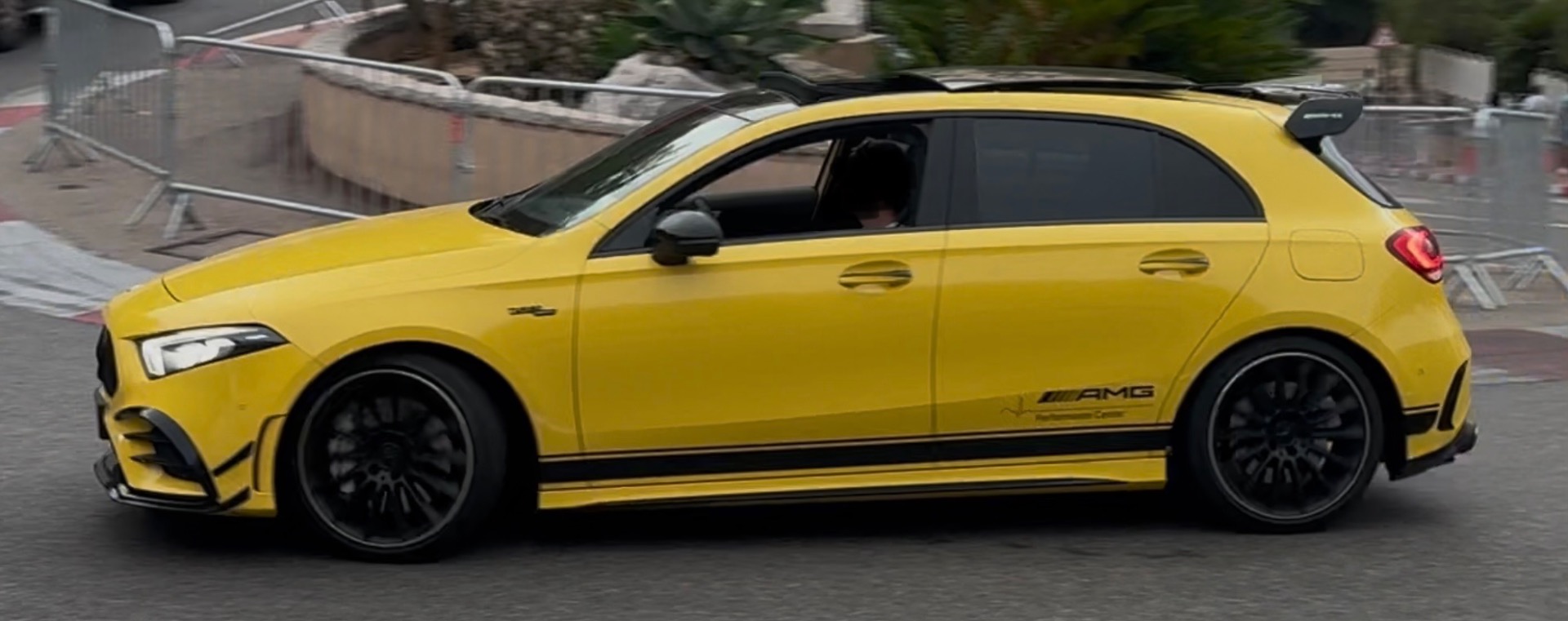 Magnifique A35 Amg dans une livrée peu commune croisée à Monaco