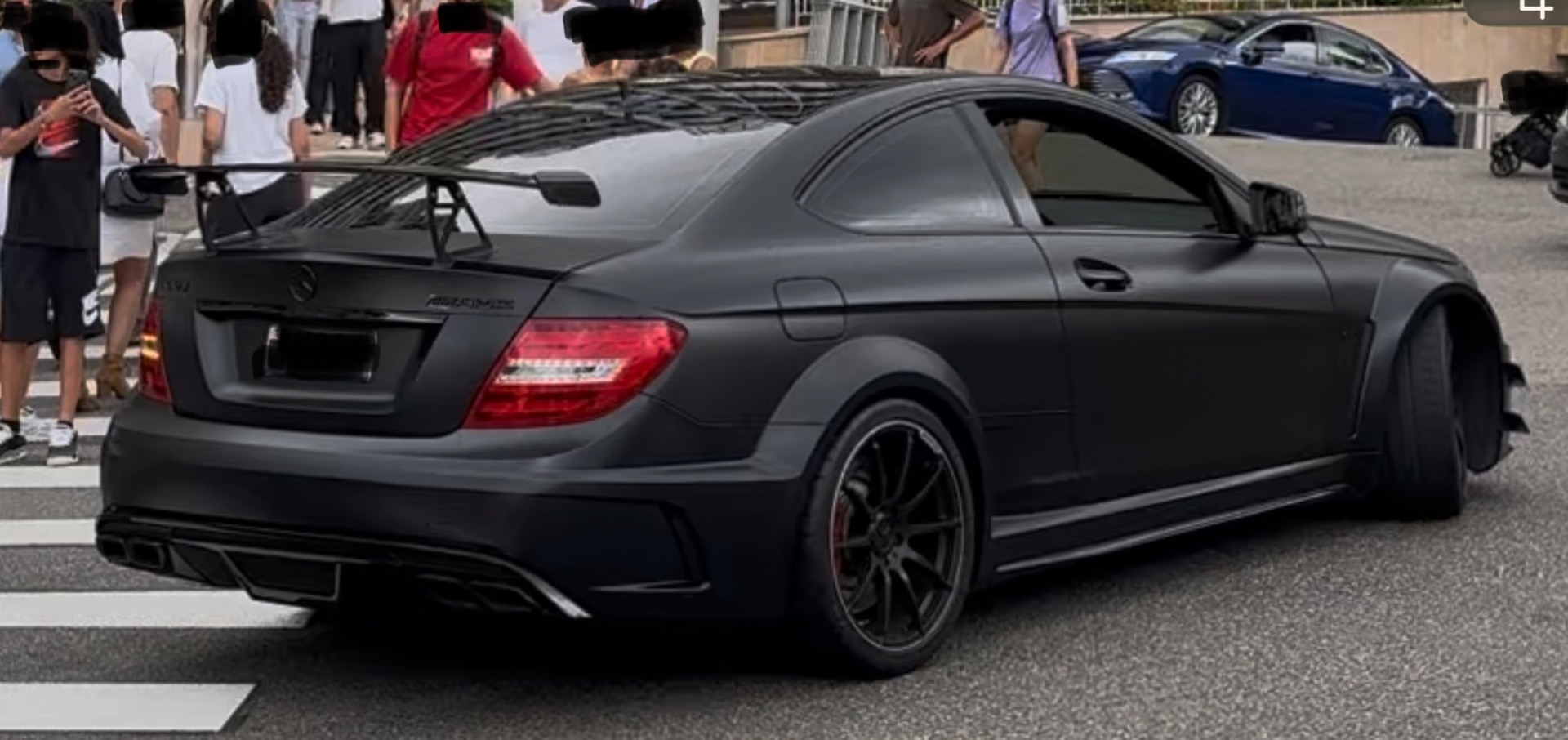 Superbe Classe C63S Black séries de GMK croisée à Monaco par…Hugo !