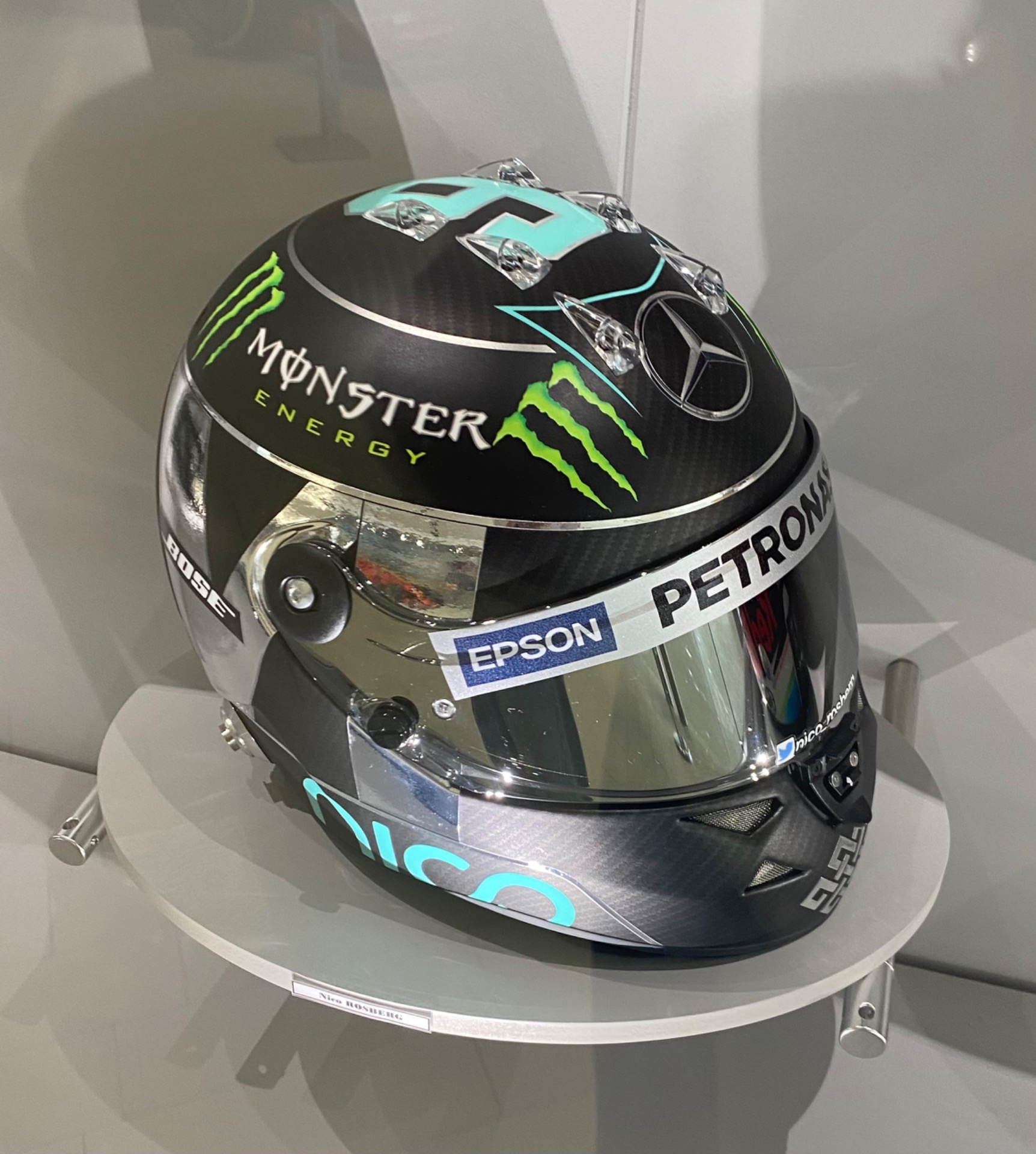 Le casque de Nico Rosberg de la saison de F1 2016, au musée du Prince à Monaco : Merci Hugo !