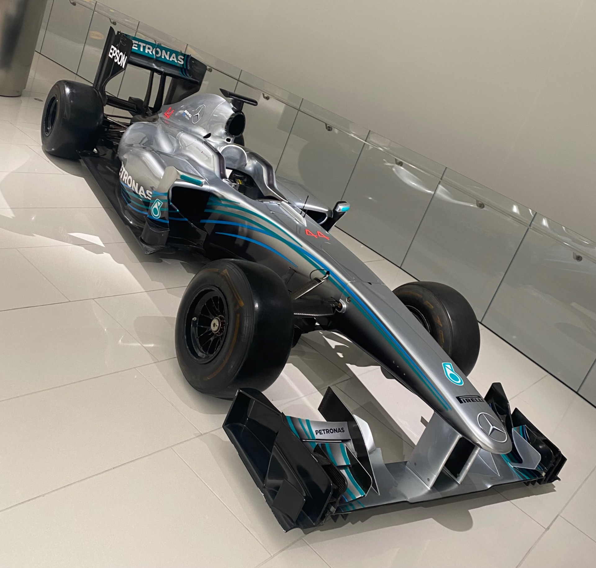 La F1 de Lewis Hamilton en 2013 pour sa 1ère saison chez Mercedes. Un nouvel envoi de Hugo.