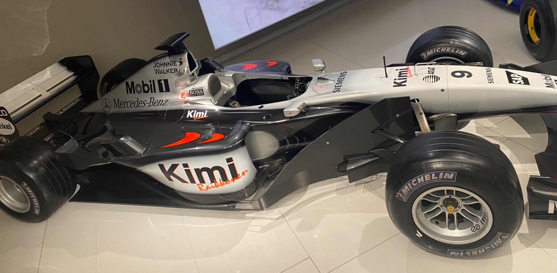 La F1 de Kimi Raikkonen au musée du Prince à Monaco. Toujours dénichée par Hugo.