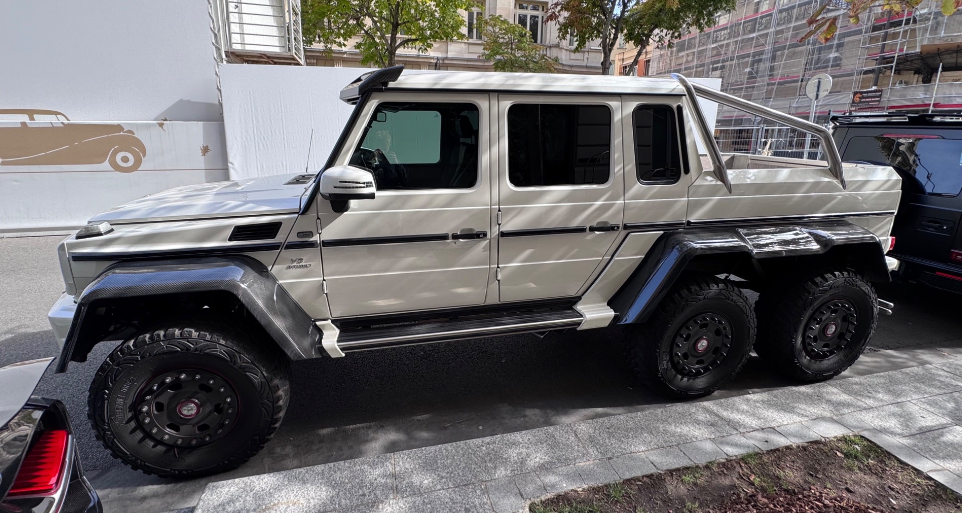 C’est du lourd ! G63 Amg 6x6 déniché à Paris par…Hugo !