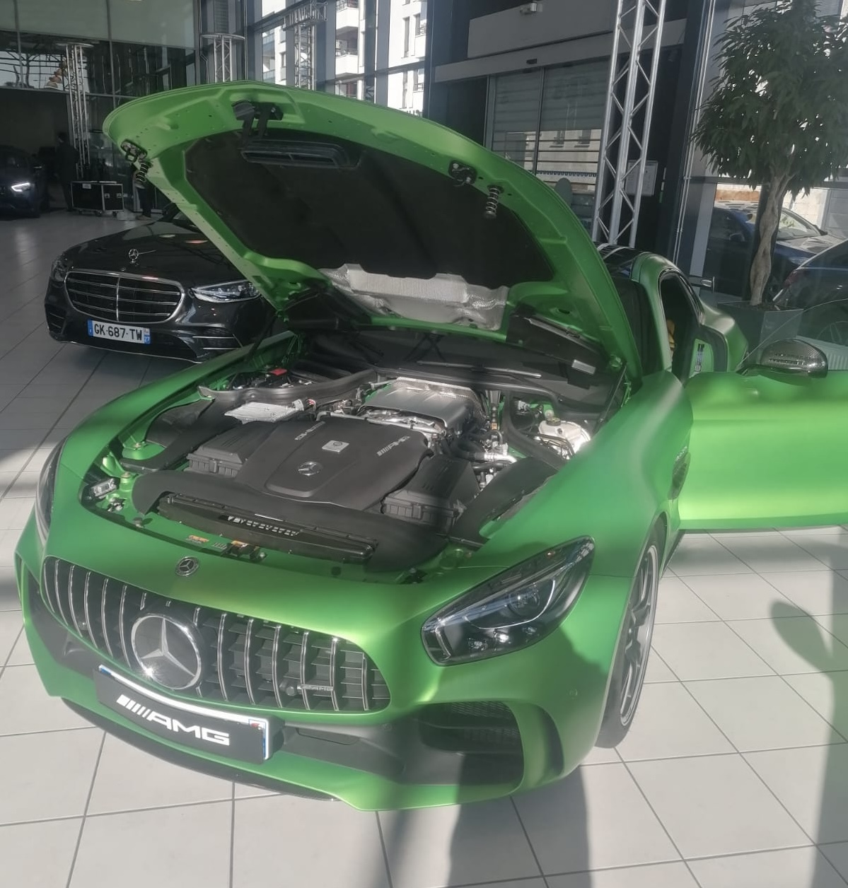 Dans sa livrée « vert Nurburgring », encore une fois envoyée par…Hugo !